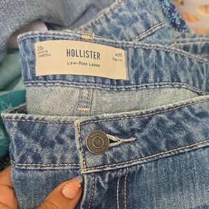 Hollister Women's Light Wash Low-Rise Loose Jeans